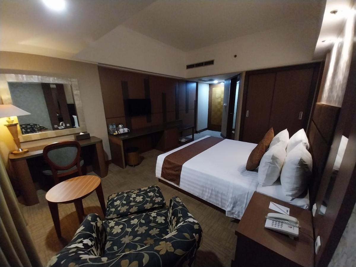 Horison Ultima Menteng Джакарта Экстерьер фото